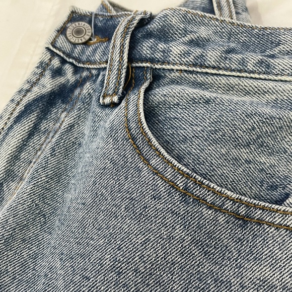 Brandy Melville Jean Shorts Size S - Picture 6 of 7